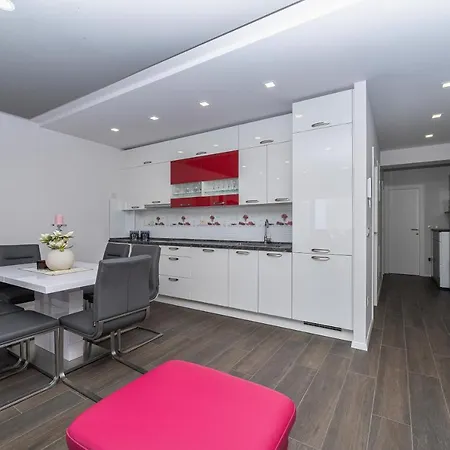 Luxury Purple Summer Sea View Appartement