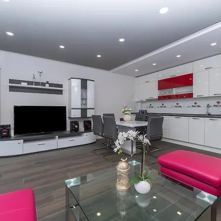 Luxury Purple Summer Sea View Apartment