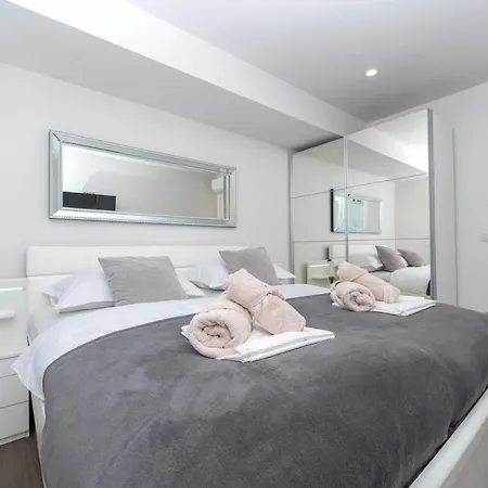 Apartment Luxury Purple Summer Sea View